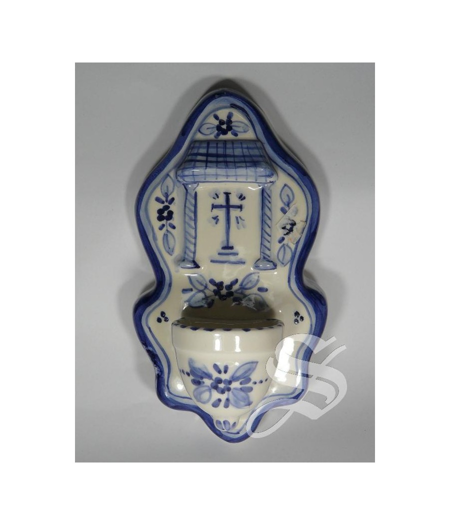 BENDITERA CERAMICA CON CRUZ AZULY TEJADITO 19 * 12 CM