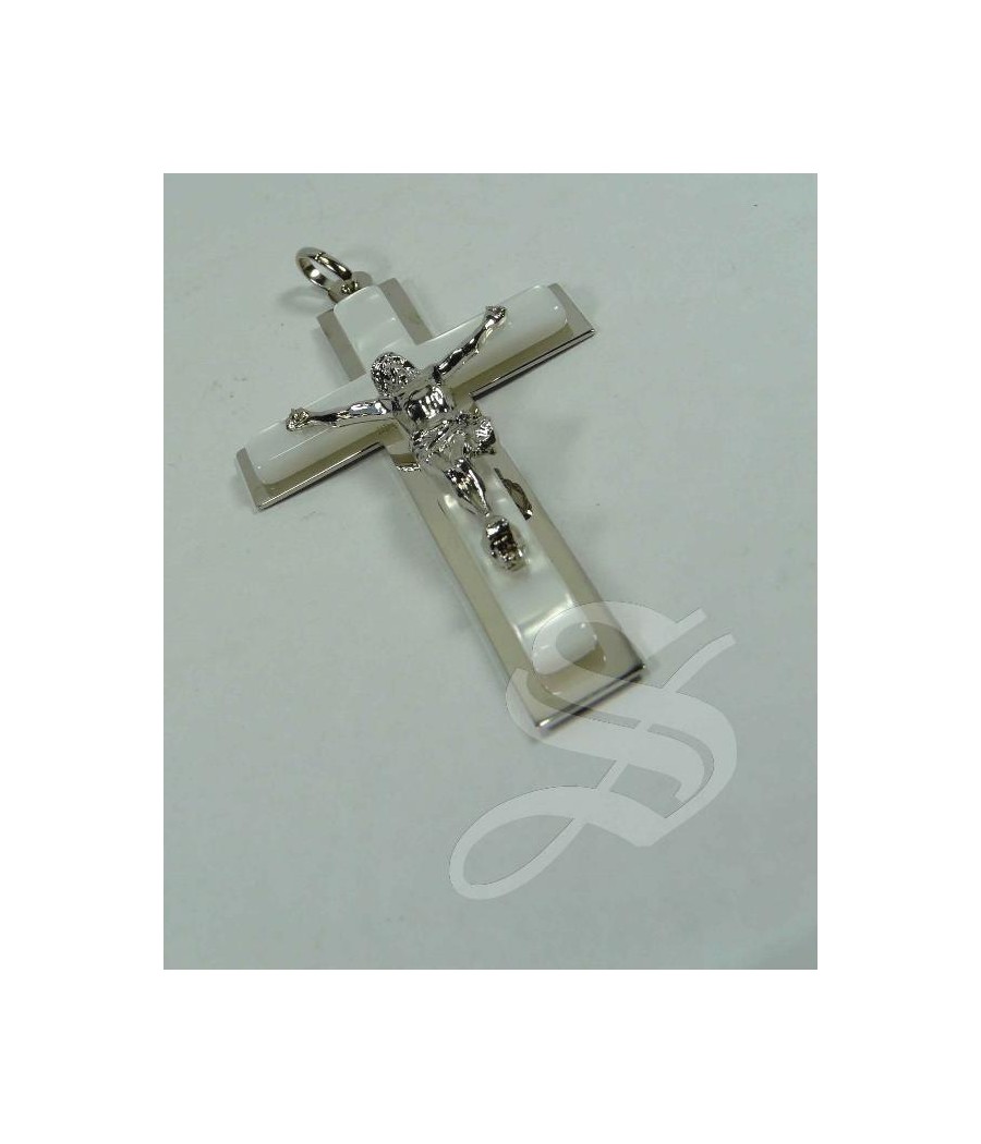 CRUZ COMUNION METAL PLATEADO E IMITACION NACAR CON CRISTO 7 X 4 CM.