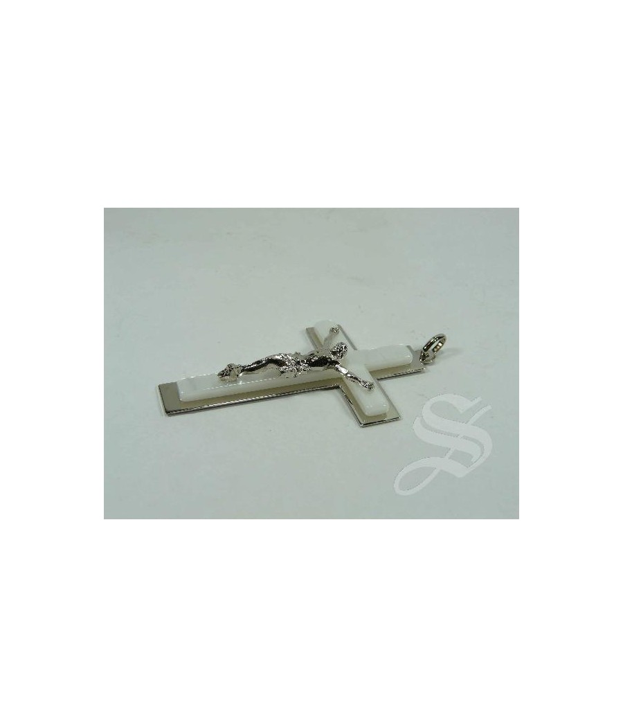 CRUZ COMUNION METAL PLATEADO E IMITACION NACAR CON CRISTO 7 X 4 CM.