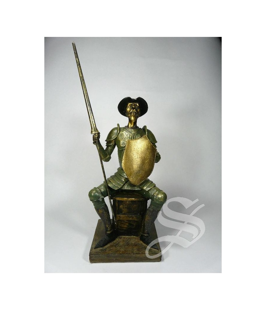 FIGURA QUIJOTE SENTADO CON ESCUDO Y LANZA ENVEJECIDO 13*11*26 + LANZA