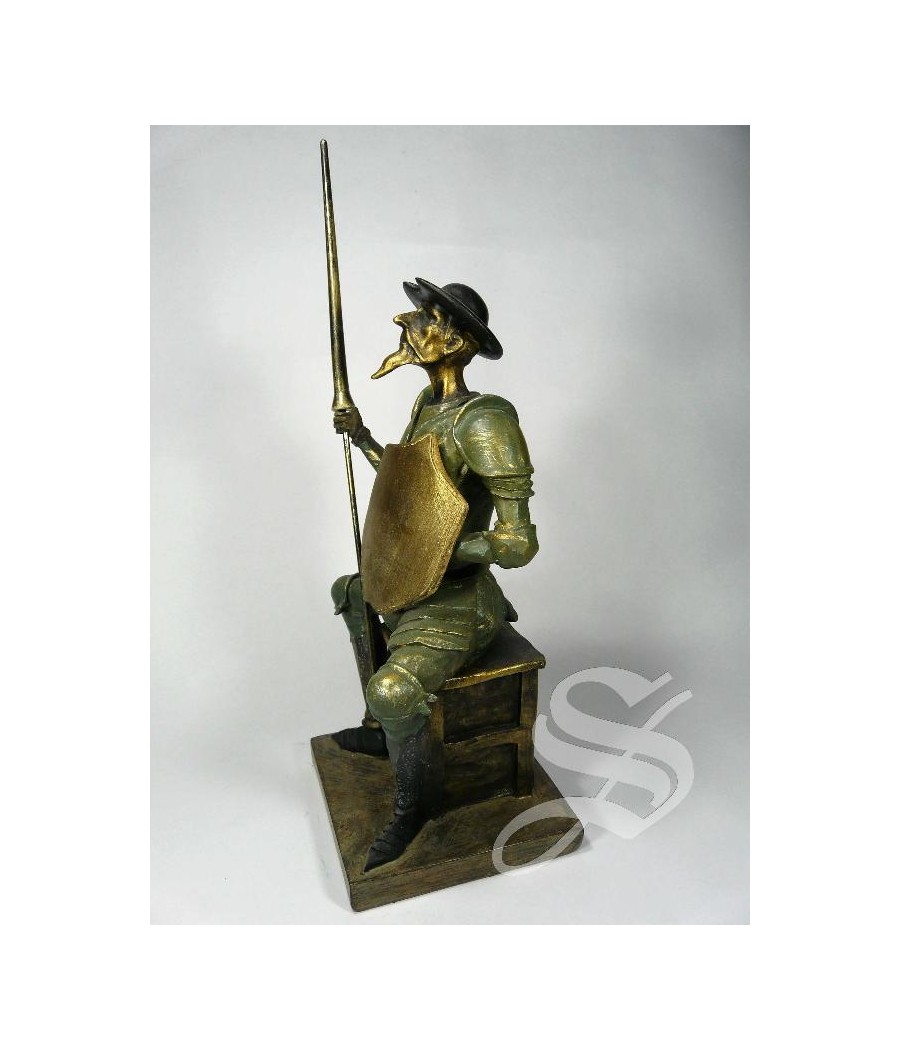 FIGURA QUIJOTE SENTADO CON ESCUDO ENVEJECIDO 13*12*27