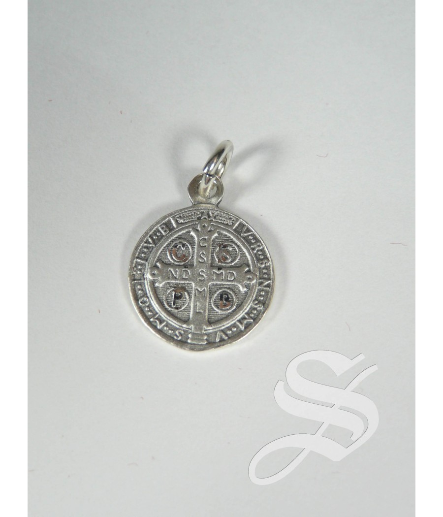 MEDALLA SAN BENITO PLATA TALLADA 15 MM.