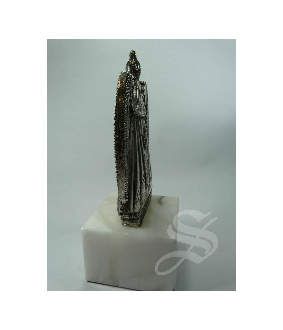 VIRGEN DEL PRADO METAL 12,5 X 9 CM. PEANA MARMOL BLANCA 5 CM. TOTAL ALTURA 17,5 CM.