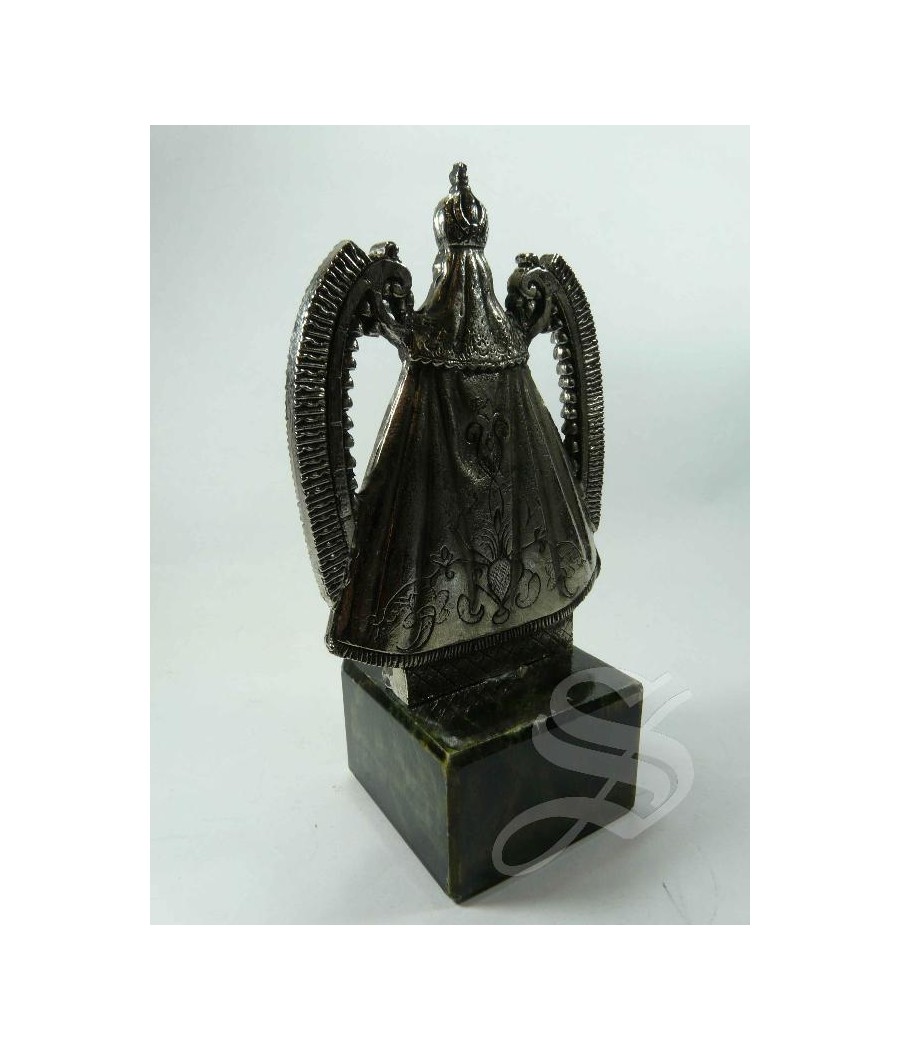 VIRGEN DEL PRADO METAL 12,5 X 9 CM. PEANA MARMOL VERDE 6 X 4 CM. ALTO TOTAL 16,5 CM.