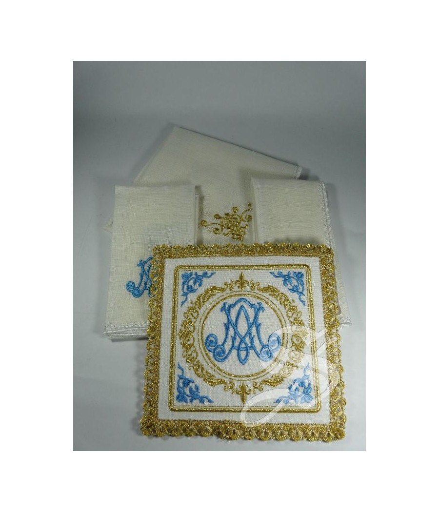 JUEGO DE ALTAR LINO M AZUL BORDADA CENEFA DORADA