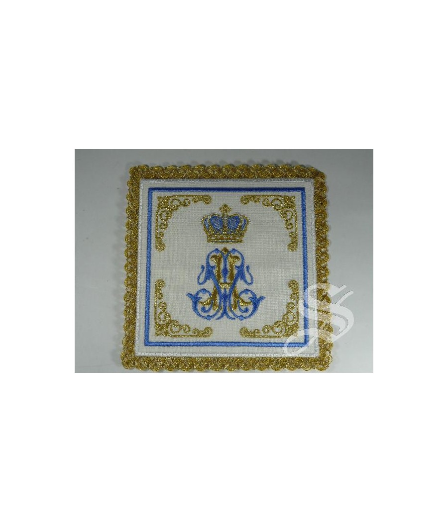 JUEGO ALTAR LINO M AZUL CON CORONA BORDADA CENEFA DORADA