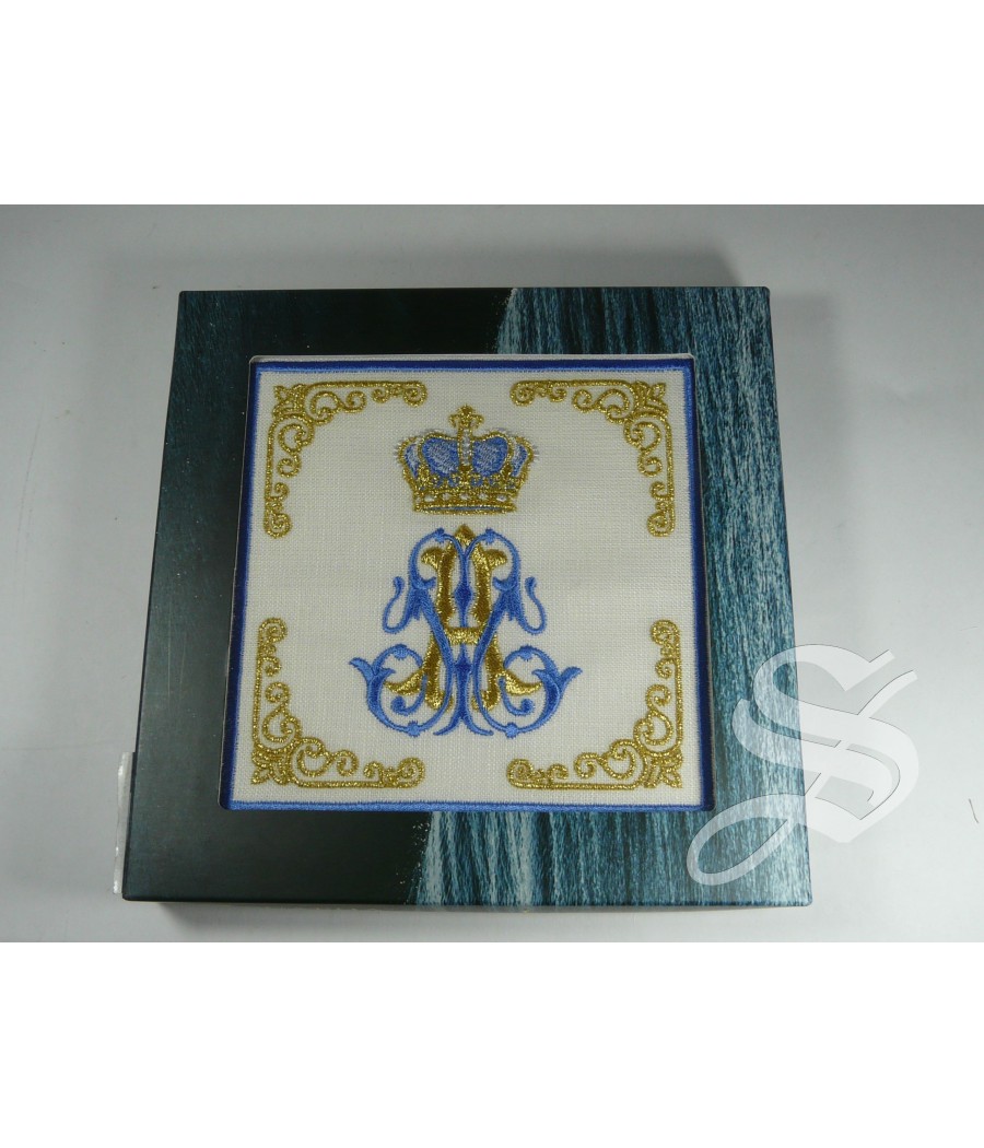 JUEGO ALTAR LINO M AZUL CON CORONA BORDADA CENEFA DORADA