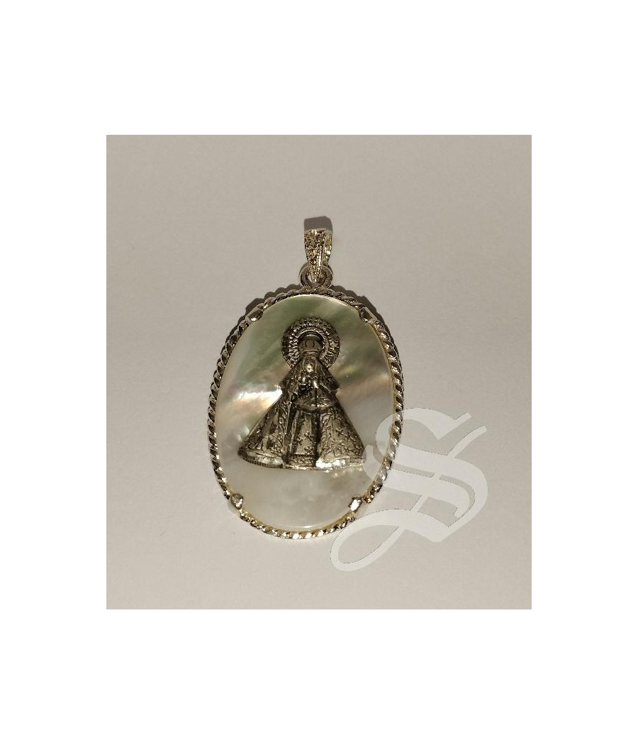 MEDALLA VIRGEN DE GUADALUPE CACERES PLATA NACAR Y TRENZA 36 X 25 MM