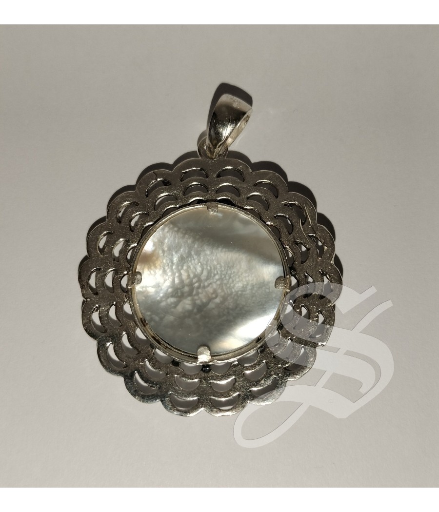 MEDALLA VIRGEN DEL CARMEN 36 MM. NACAR Y PLATA HONDAS CALADAS
