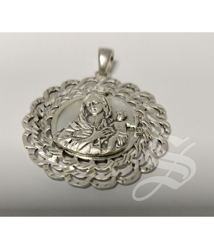 MEDALLA VIRGEN DEL CARMEN 36 MM. NACAR Y PLATA HONDAS CALADAS
