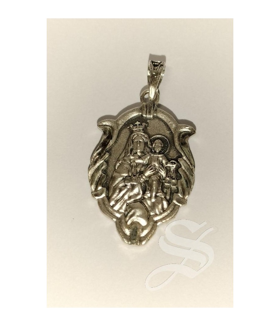 MEDALLA VIRGEN DEL CARMEN ESCAPULARIO PLATA OVAL CON HOJAS 28 X 18 MM