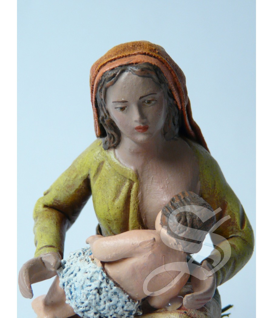 PASTORA DANDO PECHO.  17CM