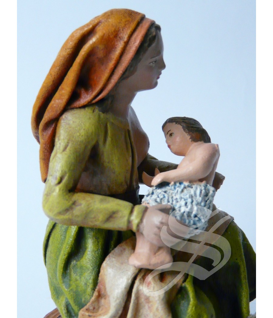 PASTORA DANDO PECHO.  17CM