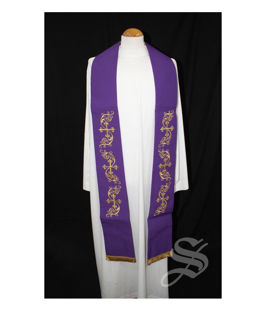 ESTOLA 705 BORDADA CRUCES Y HOJAS DORADAS MORADA