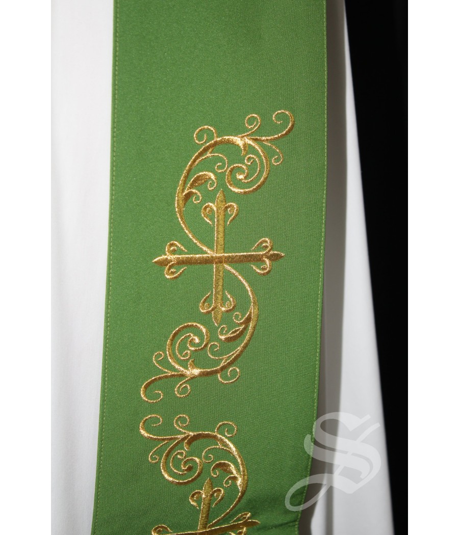 ESTOLA 705 BORDADA CRUCES Y HOJAS DORADAS VERDE
