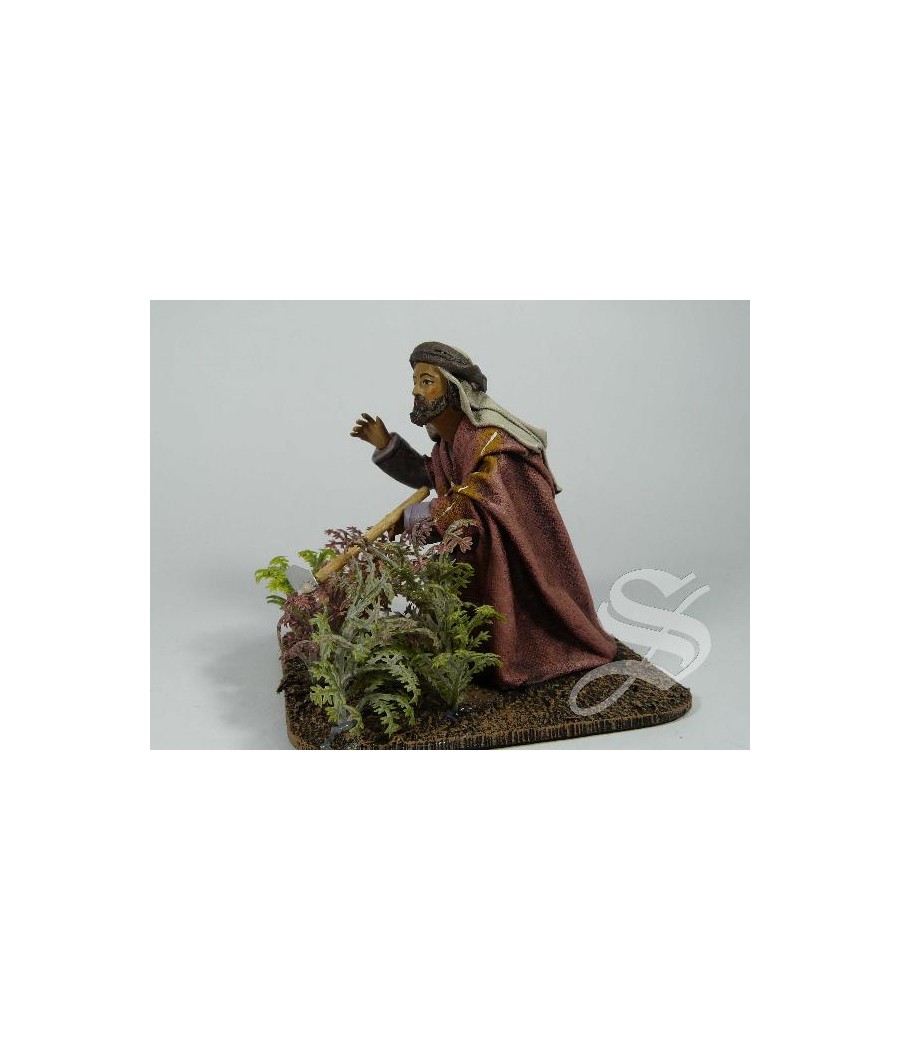 PASTOR CULTIVANDO 12 CM. BARRO LIENZADO