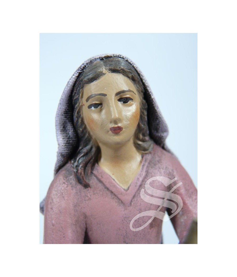 PASTORA CON ESCOBA 12 CM. BARRO LIENZADO