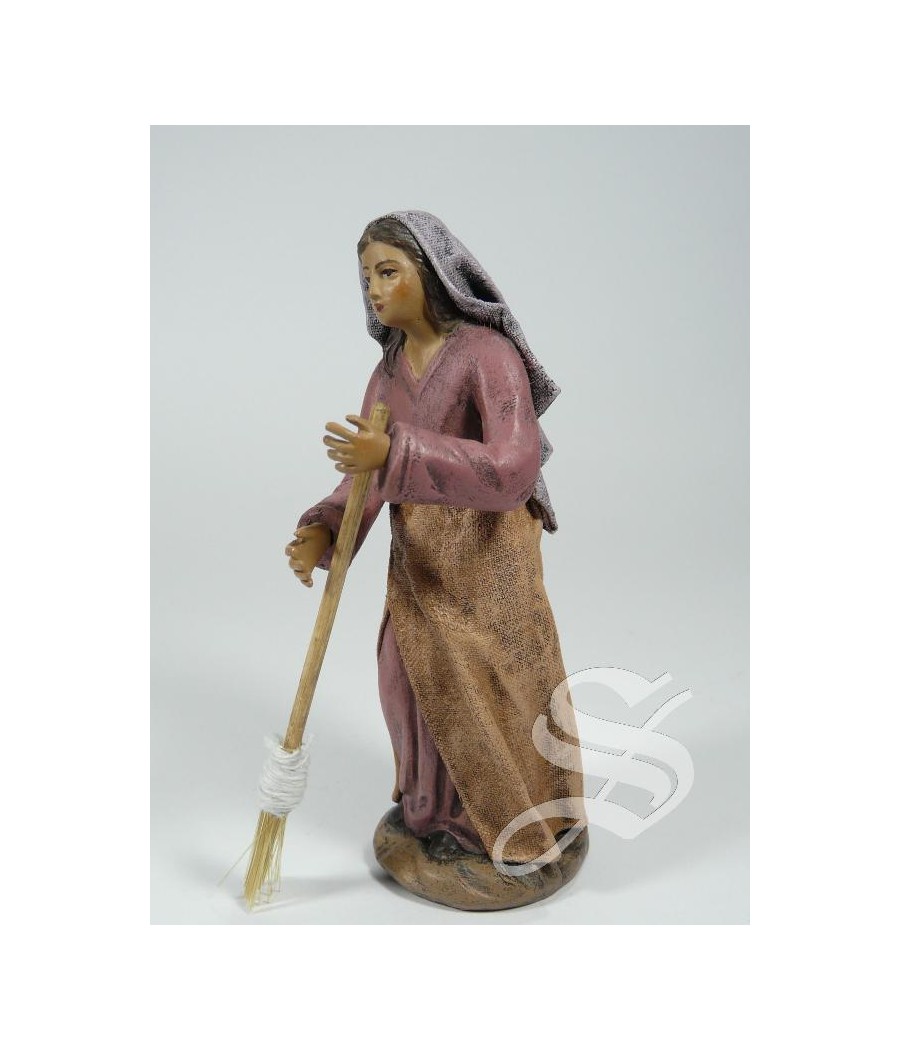 PASTORA CON ESCOBA 12 CM. BARRO LIENZADO