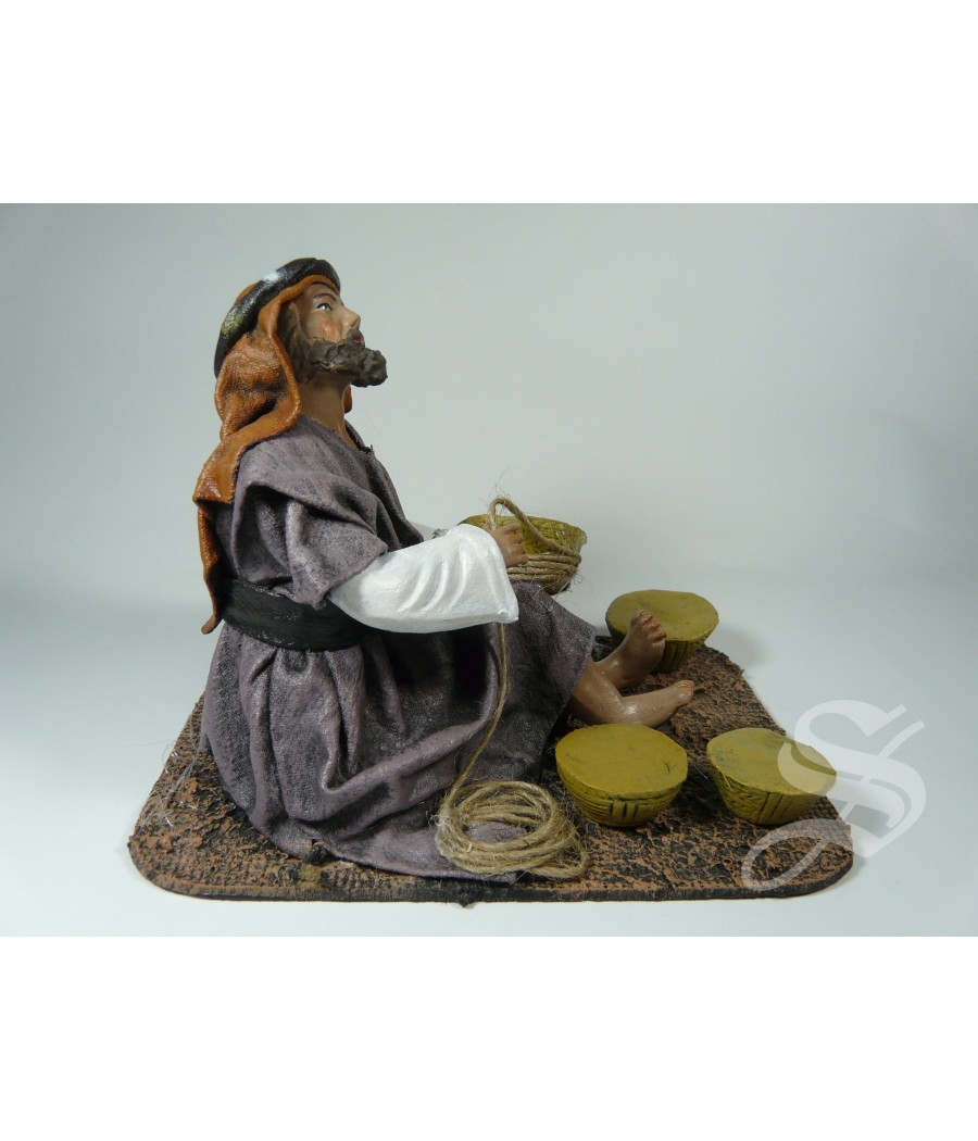 PASTOR HACIENDO CESTAS 17 CM.