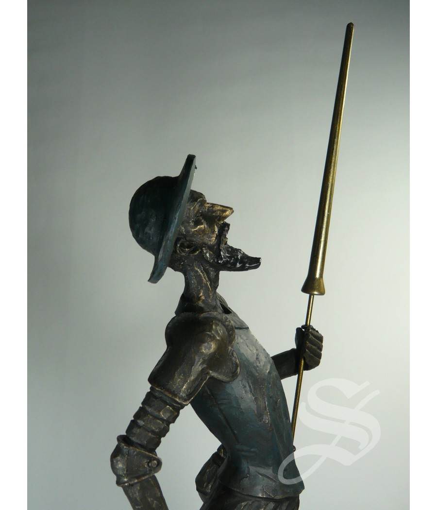 QUIJOTE RESINA IMITACION BRONCE 41 CM.. BASE 11,5 X 11,7.