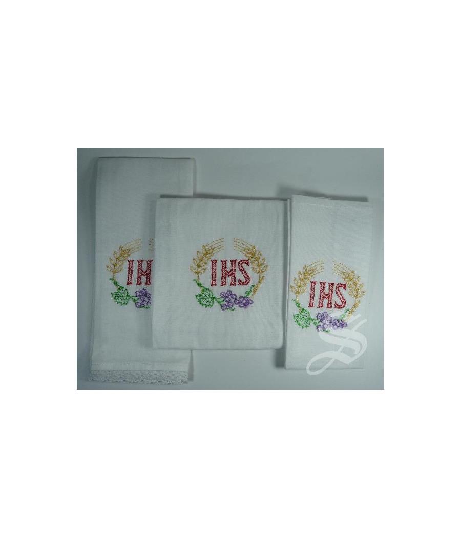 JUEGO ALTAR 3 PIEZAS IHS DENTRO CIRCULO ESPIGAS PURIFICADOR, CORPORAL Y MANUTERGIO