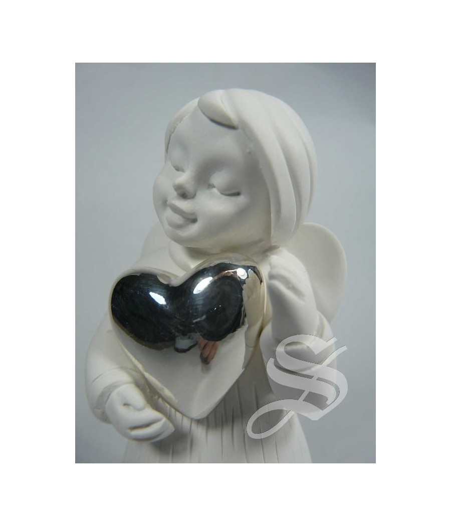 ANGEL RESINA BLANCA 11.5 CM CON CORAZON PLATEADO Y CAJA