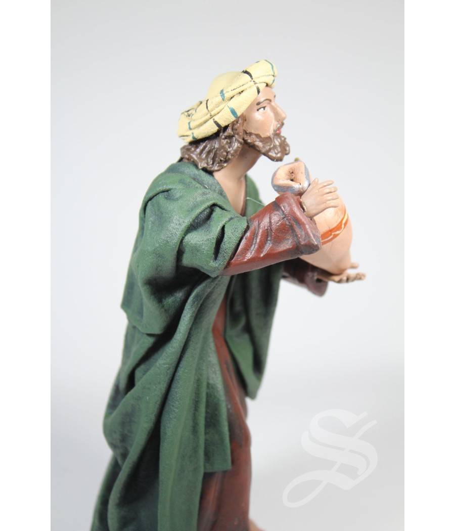 PASTOR CARGANDO ANFORAS  17 CM.