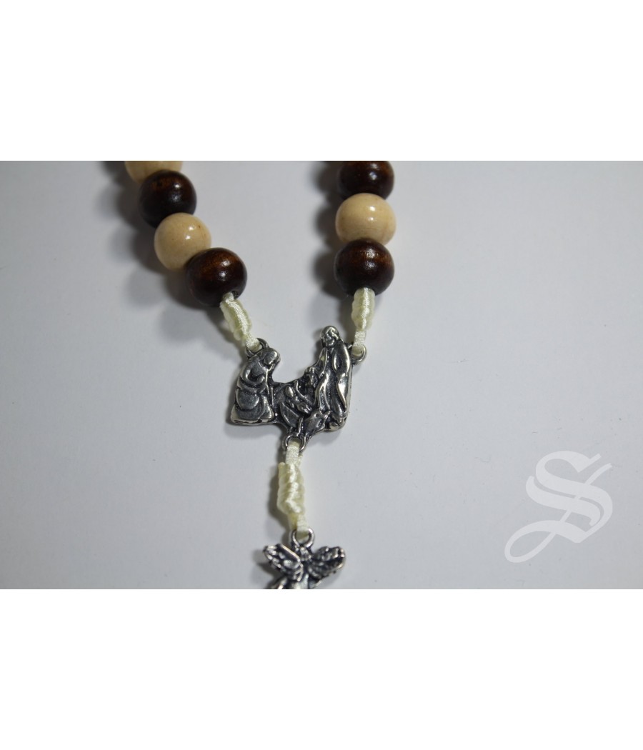 ROSARIO NAVIDAD 10 MM. MADERA CON CAJA