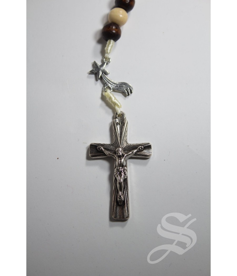 ROSARIO NAVIDAD 10 MM. MADERA CON CAJA