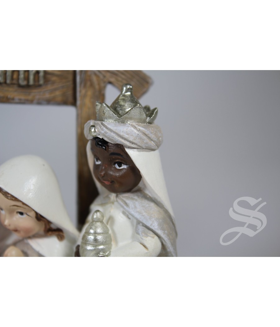 NACIMIENTO CON REYES RESINA COLOR NATURAL 17 X 7 X 15,50 CM.