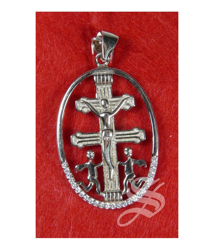 CRUZ PLATA CARAVACA CON ORLA CIRCONITAS 20 X 32 MM.