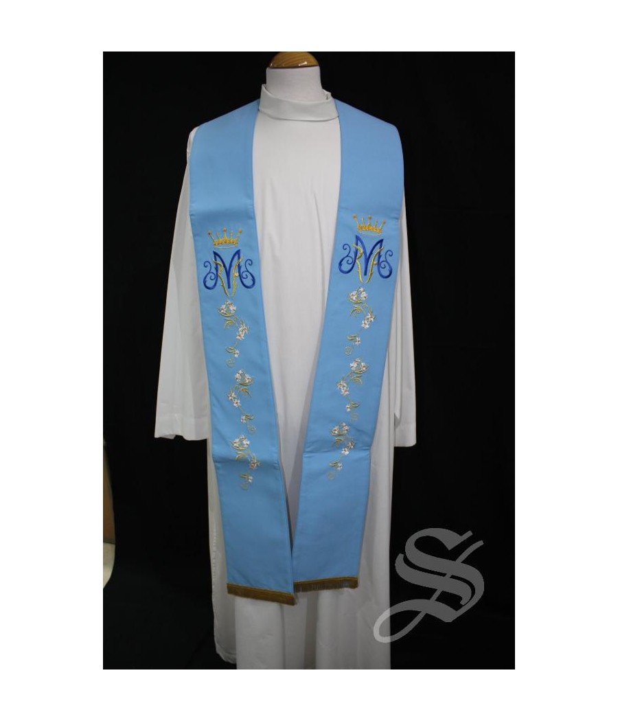 ESTOLA 704 BORDADA MARIA Y LIRIOS AZUL