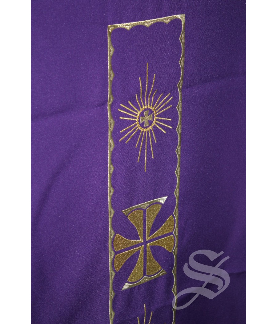 CUBRE AMBOM 713 MORADO CRUZ DORADA CON MARZO ONDAS