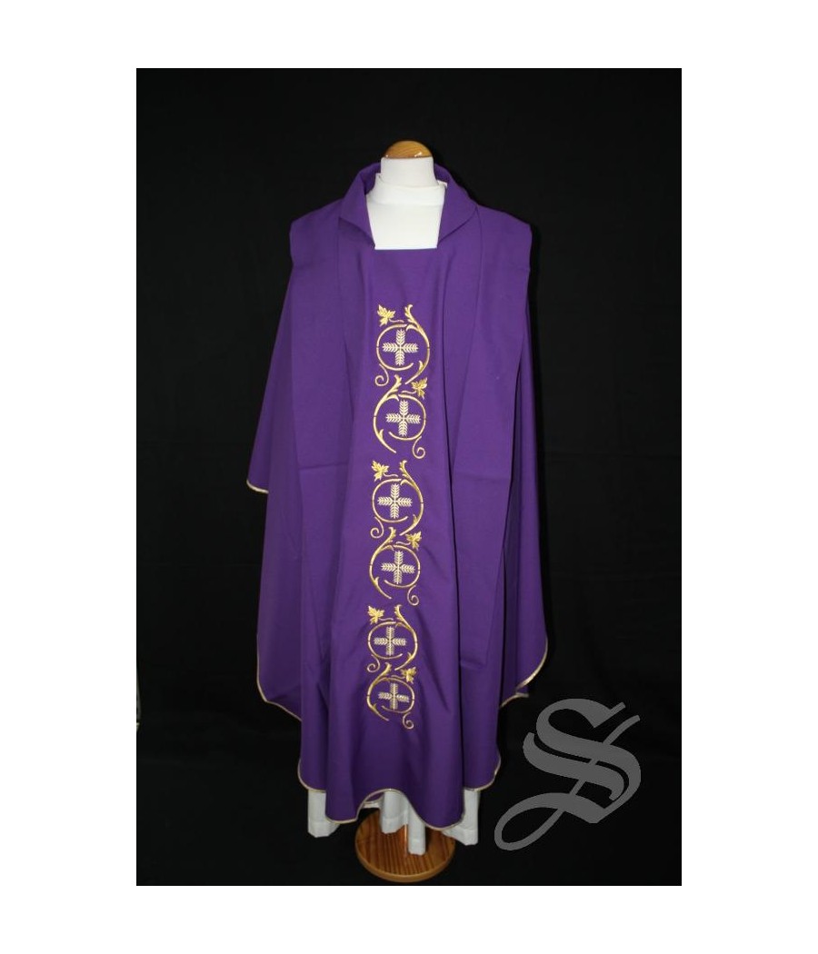 CASULLA 716 MORADA HOJAS DORADAS BORDADO ESPECIAL