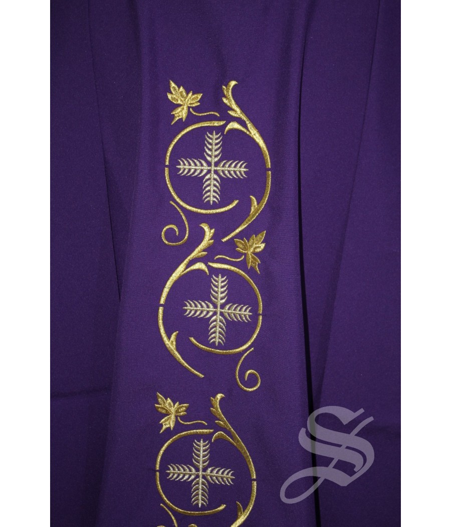 CASULLA 716 MORADA HOJAS DORADAS BORDADO ESPECIAL