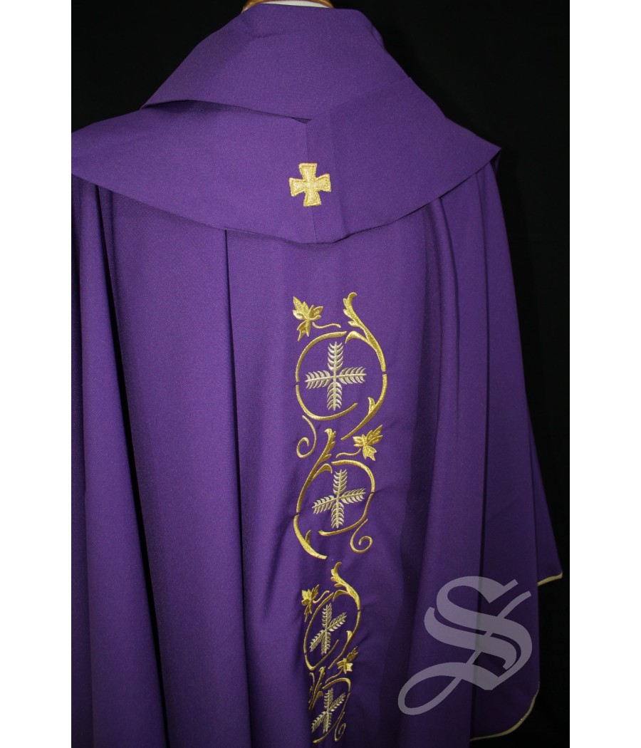 CASULLA 716 MORADA HOJAS DORADAS BORDADO ESPECIAL