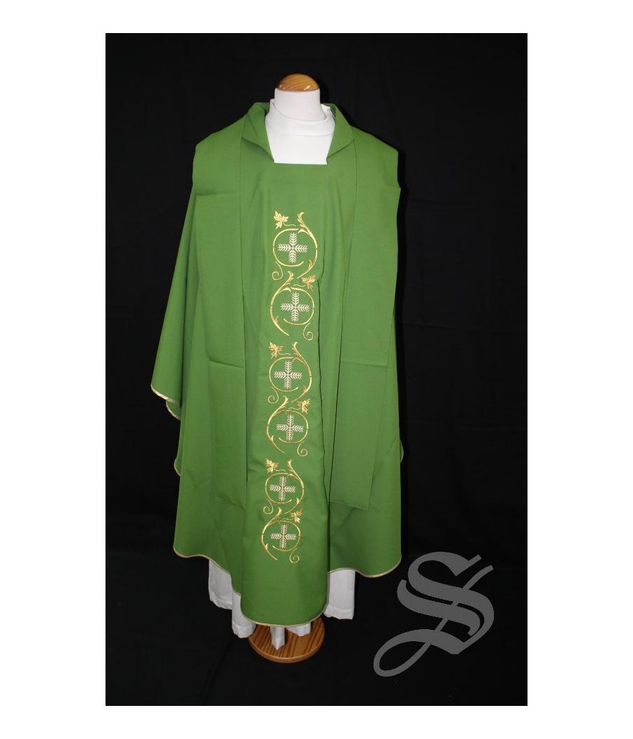 CASULLA 716 VERDE HOJAS DORADAS BORDADO ESPECIAL