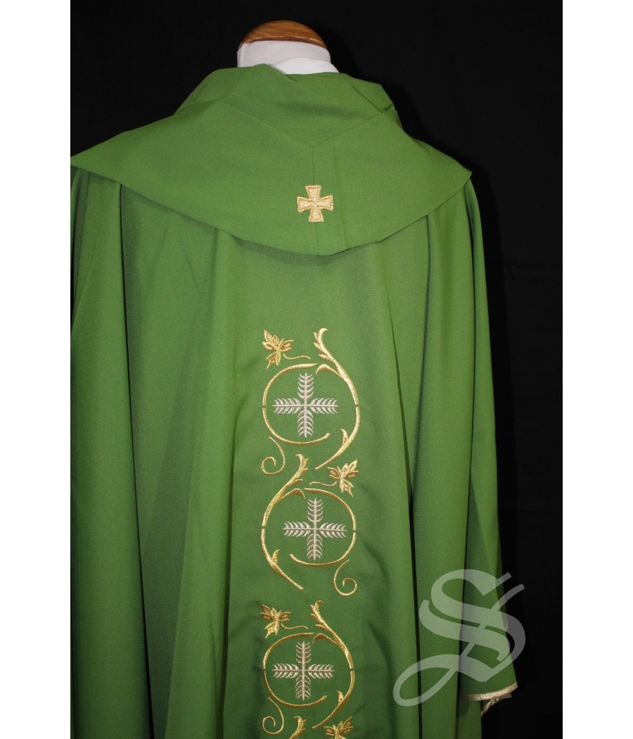 CASULLA 716 VERDE HOJAS DORADAS BORDADO ESPECIAL