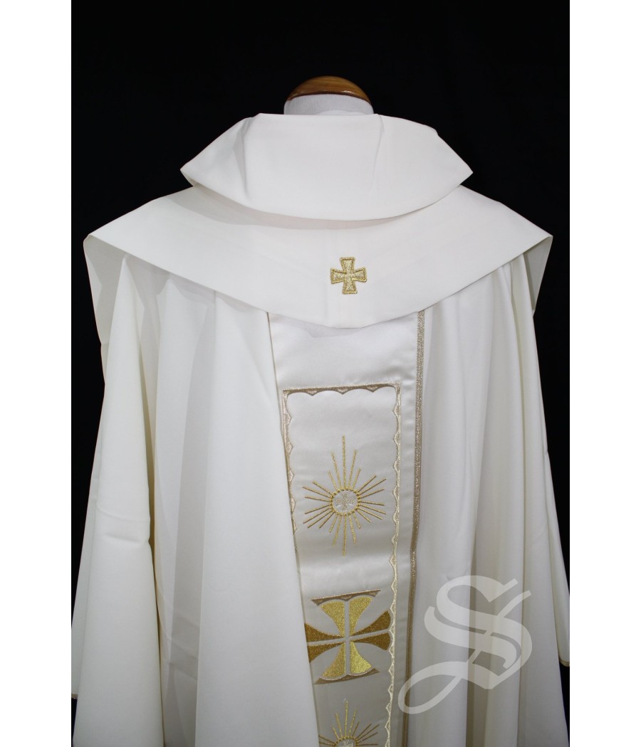 CASULLA 713 BLANCO CON ESTOLON BORDADO CRUZ CON MARCO DORADO ONDAS ESPECIAL