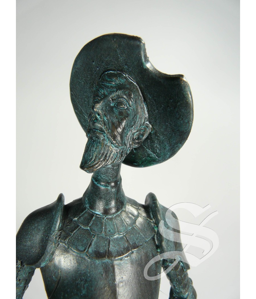 QUIJOTE RESINA 14 X 14 X 40 COLOR COBRIZO