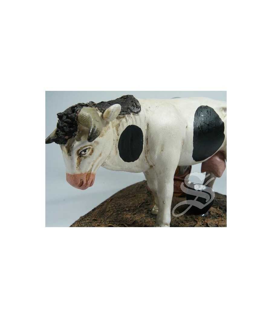 PASTORA ORDEÑANDO VACA 14 CM. BARRO LIEN