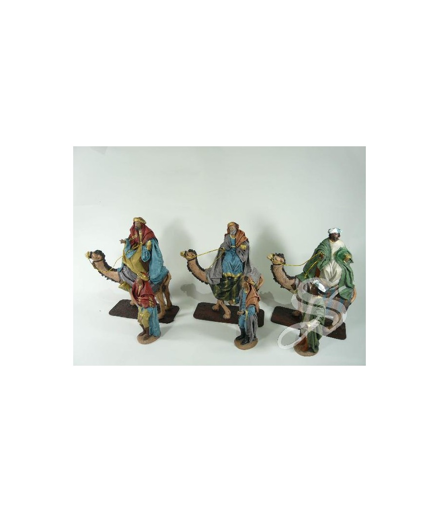 REYES A CAMELLO Y PAJES BARRO LIENZADOS EN 17 CM.